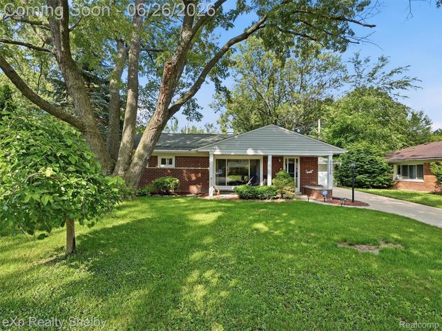 28286 Red Leaf Lane, Southfield, MI 48076