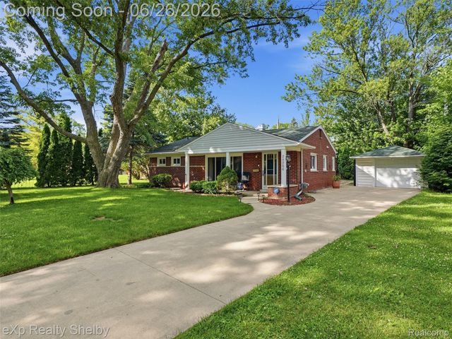 28286 Red Leaf Lane, Southfield, MI 48076