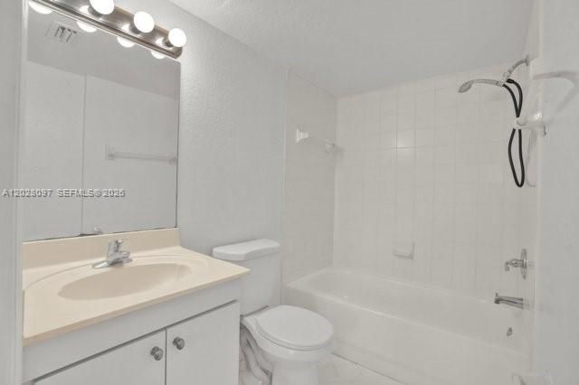 975 NE 34th Ave 103, Homestead, FL 33033