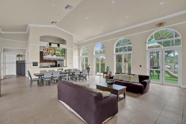 975 NE 34th Ave 103, Homestead, FL 33033