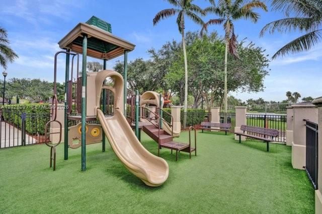 975 NE 34th Ave 103, Homestead, FL 33033