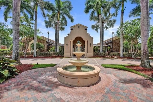 975 NE 34th Ave 103, Homestead, FL 33033