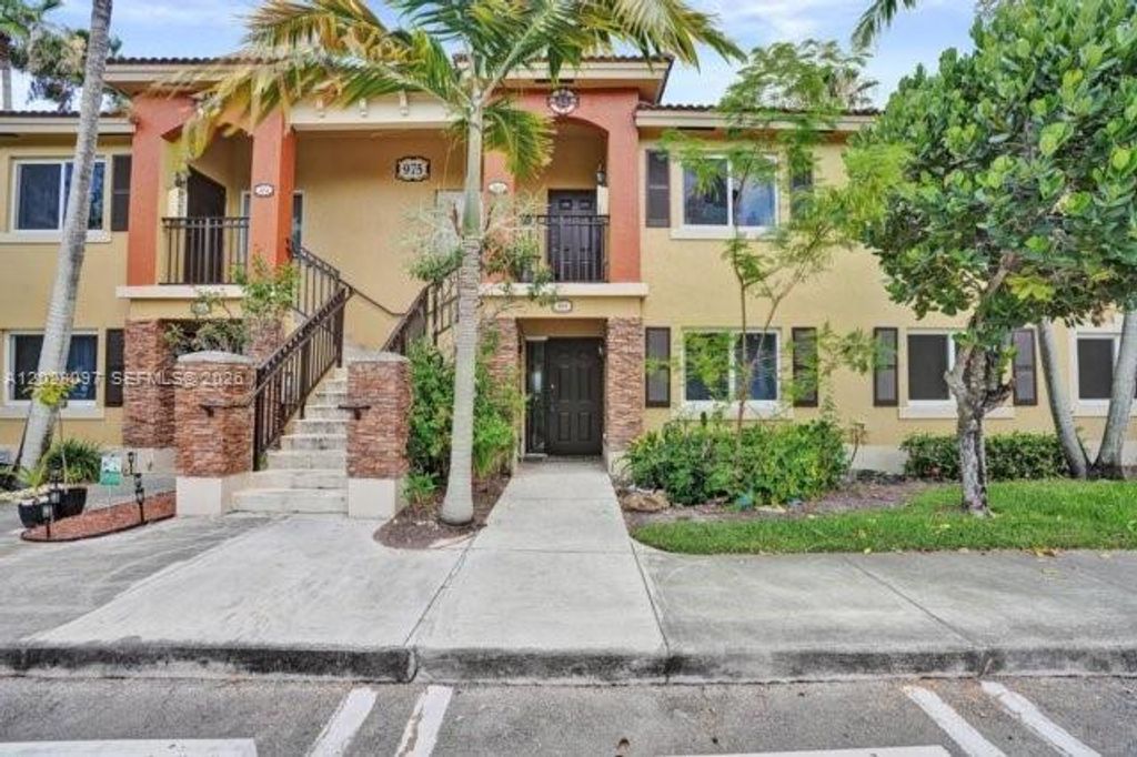 975 NE 34th Ave 103, Homestead, FL 33033