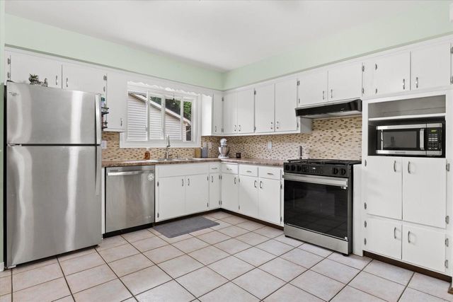 8106 48th AVENUE, Kenosha, WI 53142