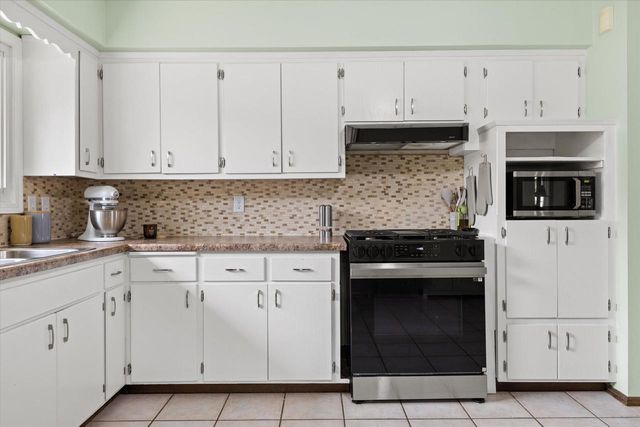 8106 48th AVENUE, Kenosha, WI 53142