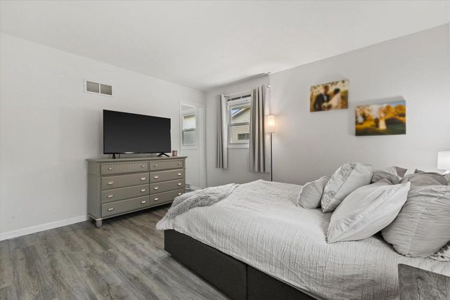 8106 48th AVENUE, Kenosha, WI 53142