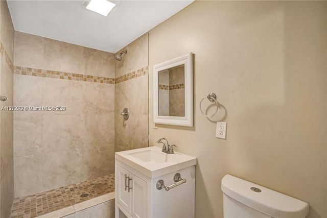 8002 SW 5th St, North Lauderdale, FL 33068