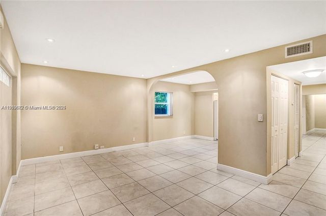 8002 SW 5th St, North Lauderdale, FL 33068