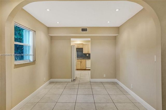 8002 SW 5th St, North Lauderdale, FL 33068