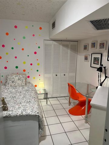 100 Lincoln Rd 1007, Miami Beach, FL 33139