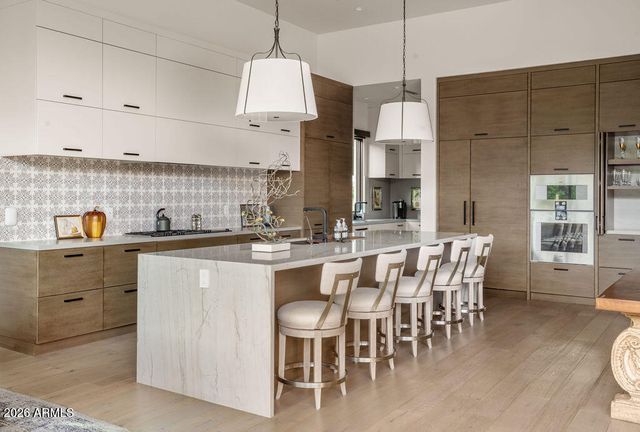 6863 E JOSHUA TREE Lane, Paradise Valley, AZ 85253