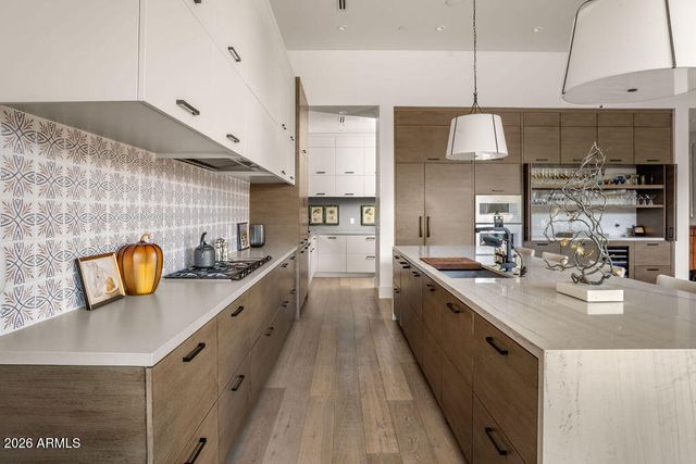 6863 E JOSHUA TREE Lane, Paradise Valley, AZ 85253