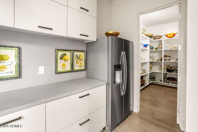 6863 E JOSHUA TREE Lane, Paradise Valley, AZ 85253