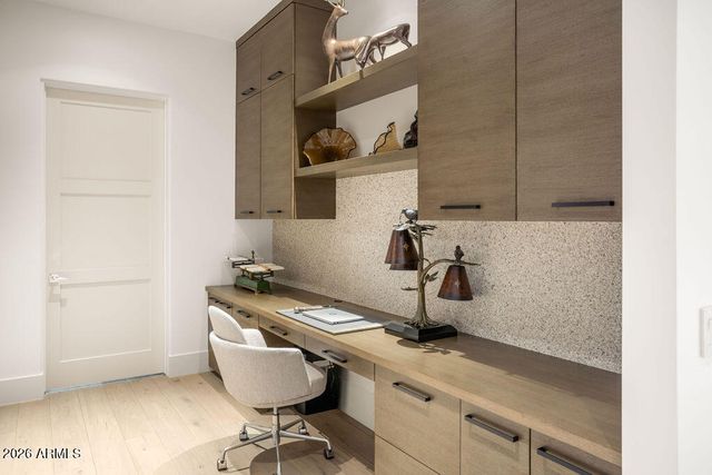 6863 E JOSHUA TREE Lane, Paradise Valley, AZ 85253