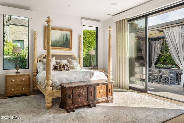 6863 E JOSHUA TREE Lane, Paradise Valley, AZ 85253