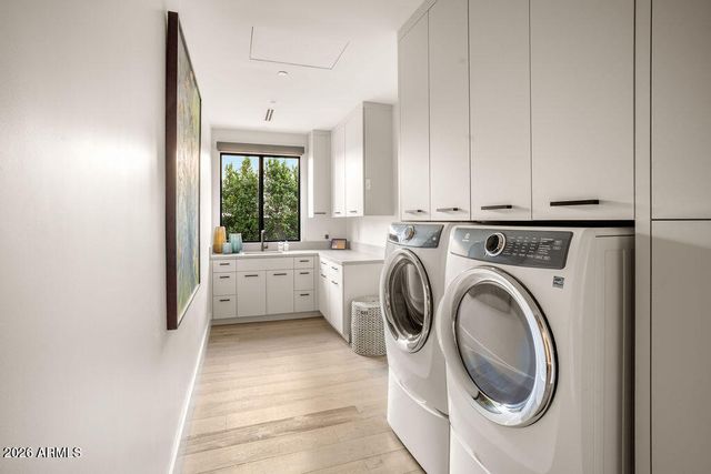 6863 E JOSHUA TREE Lane, Paradise Valley, AZ 85253