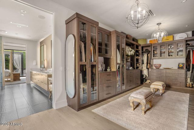 6863 E JOSHUA TREE Lane, Paradise Valley, AZ 85253