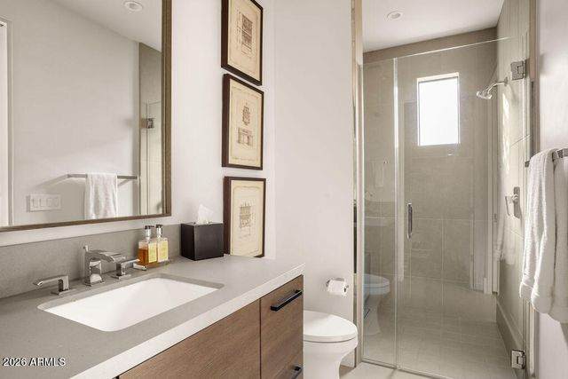 6863 E JOSHUA TREE Lane, Paradise Valley, AZ 85253