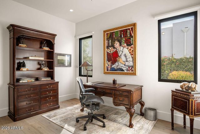 6863 E JOSHUA TREE Lane, Paradise Valley, AZ 85253