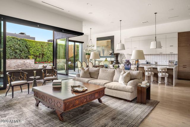 6863 E JOSHUA TREE Lane, Paradise Valley, AZ 85253