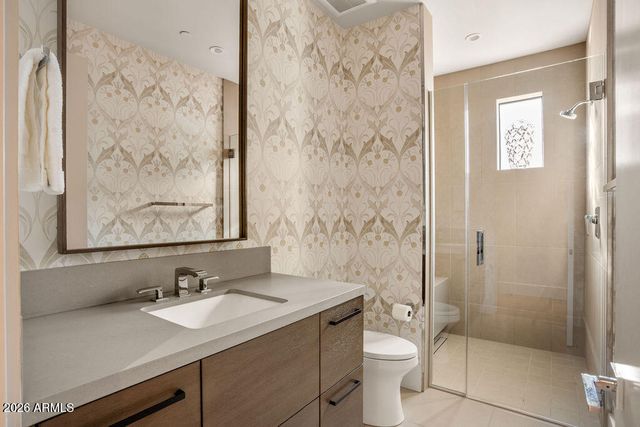 6863 E JOSHUA TREE Lane, Paradise Valley, AZ 85253