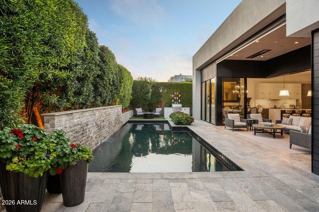 6863 E JOSHUA TREE Lane, Paradise Valley, AZ 85253