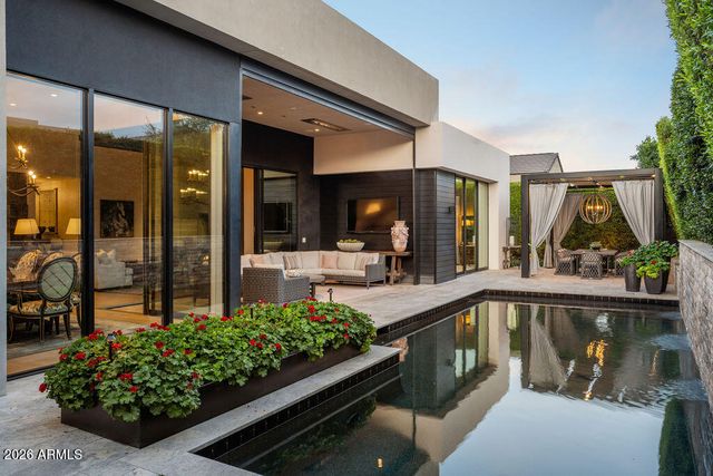 6863 E JOSHUA TREE Lane, Paradise Valley, AZ 85253