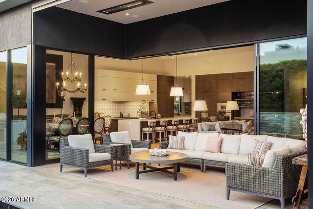 6863 E JOSHUA TREE Lane, Paradise Valley, AZ 85253