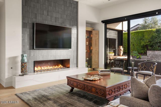 6863 E JOSHUA TREE Lane, Paradise Valley, AZ 85253