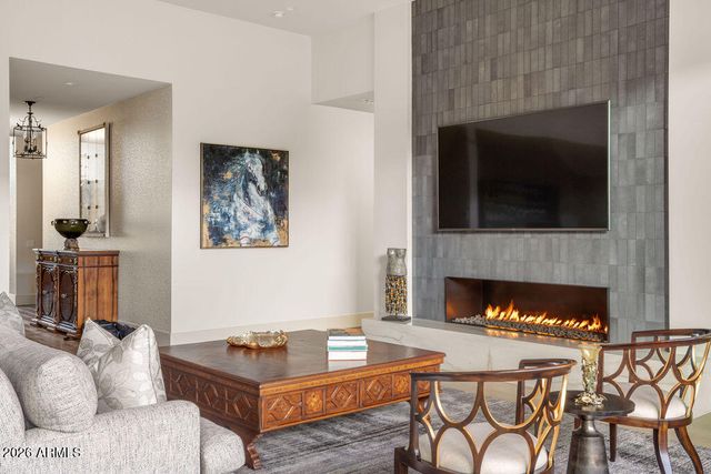 6863 E JOSHUA TREE Lane, Paradise Valley, AZ 85253