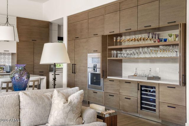 6863 E JOSHUA TREE Lane, Paradise Valley, AZ 85253