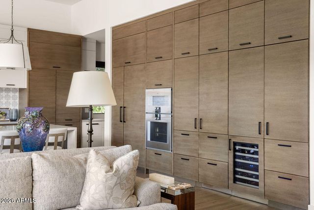 6863 E JOSHUA TREE Lane, Paradise Valley, AZ 85253