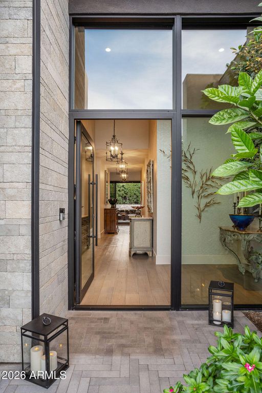 6863 E JOSHUA TREE Lane, Paradise Valley, AZ 85253