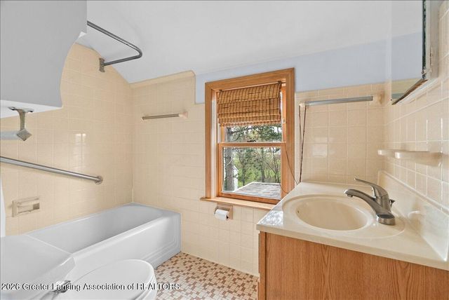 820 Chittenden Drive, East Lansing, MI 48823