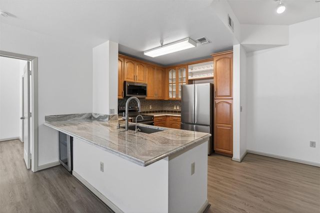 3505 Sage Road 314, Houston, TX 77056