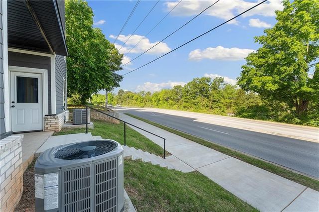 293 W Ash Street, Fayetteville, AR 72703