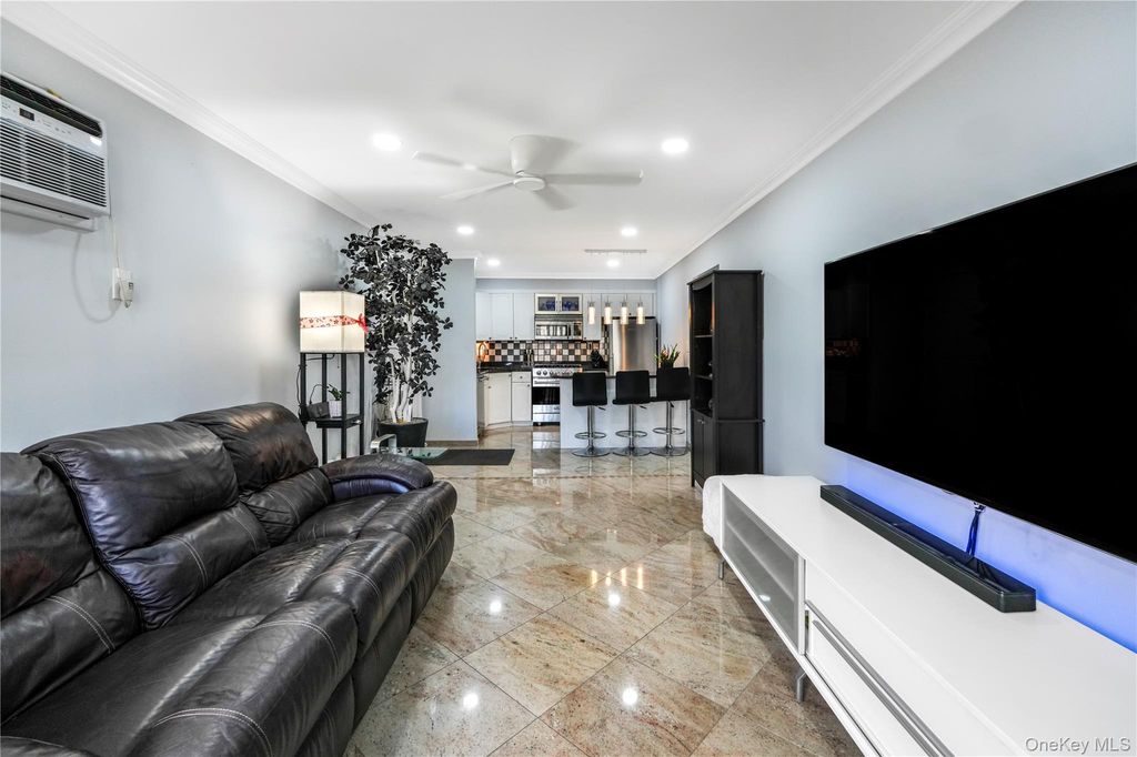 427 Schorr Drive 36A, College Point, NY 11356