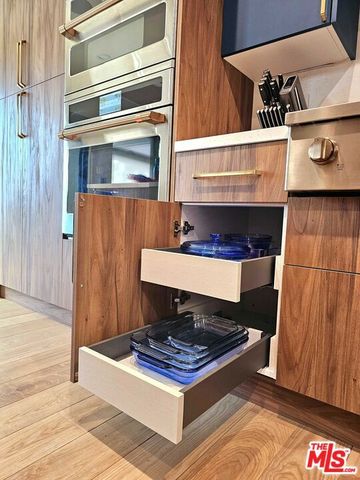 6194 Rodgerton Drive, Los Angeles, CA 90068