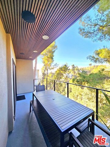 6194 Rodgerton Drive, Los Angeles, CA 90068