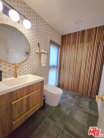 6194 Rodgerton Drive, Los Angeles, CA 90068