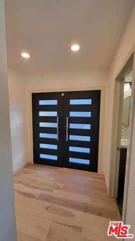 6194 Rodgerton Drive, Los Angeles, CA 90068