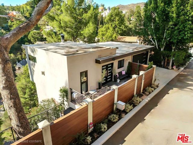 6194 Rodgerton Drive, Los Angeles, CA 90068