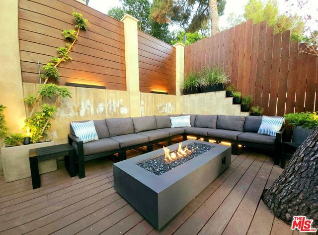 6194 Rodgerton Drive, Los Angeles, CA 90068