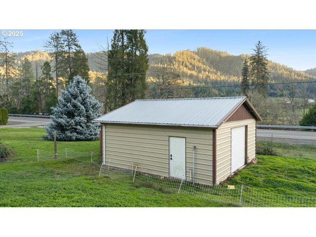 22240 TILLER TRAIL Hwy, Days Creek, OR 97429
