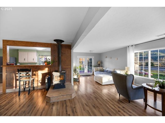 22240 TILLER TRAIL Hwy, Days Creek, OR 97429