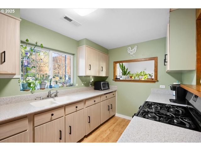 22240 TILLER TRAIL Hwy, Days Creek, OR 97429