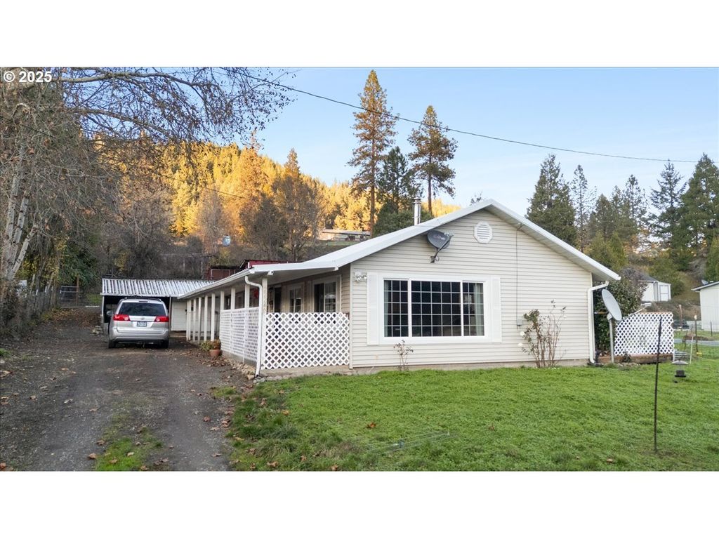 22240 TILLER TRAIL Hwy, Days Creek, OR 97429