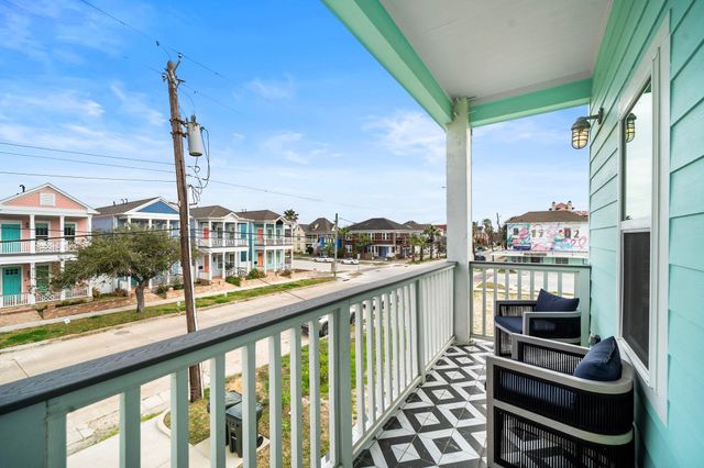 2307 Bernardo De Galvez Avenue, Galveston, TX 77550