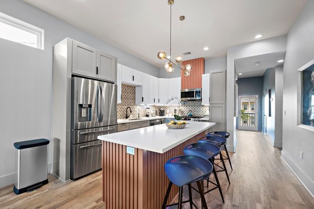 2307 Bernardo De Galvez Avenue, Galveston, TX 77550