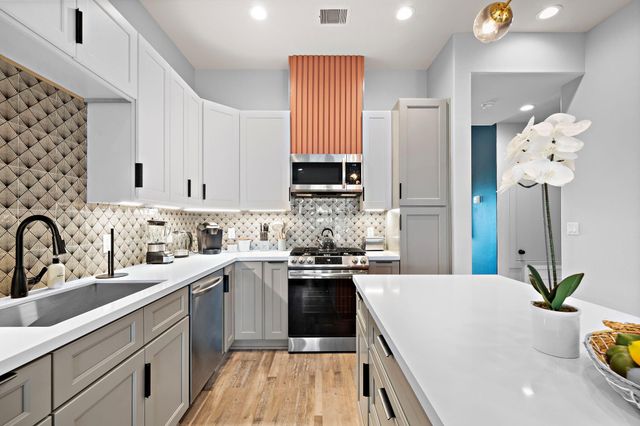 2307 Bernardo De Galvez Avenue, Galveston, TX 77550